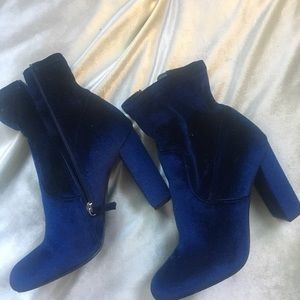 Steve Madden edit blue velvet bootie 8.5